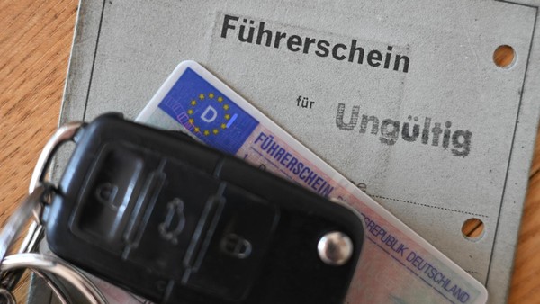 Sie dürfen nicht mehr ans Steuer: So viele Fahrer mussten Führerschein abgeben