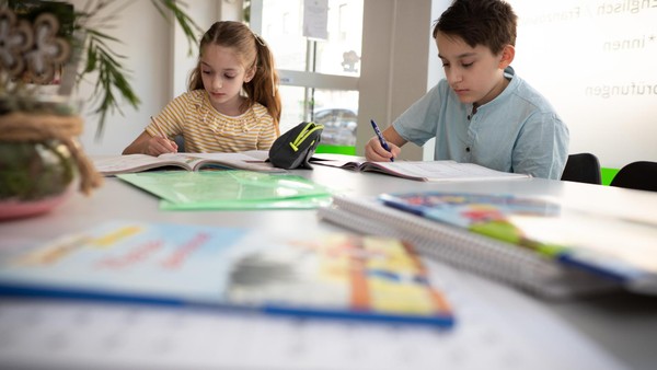 Schlechtes Halbjahreszeugnis: Steigt jetzt die Nachhilfe-Anfrage in Velbert?