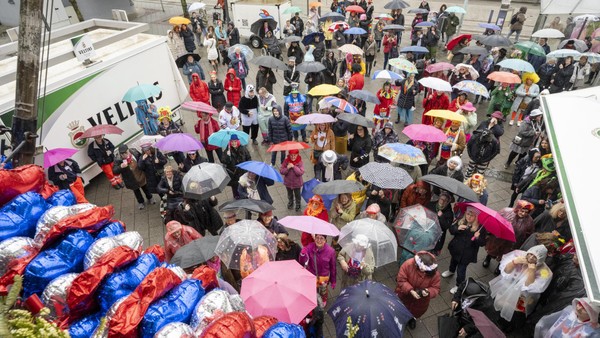 Trotz Regen und Wind: Neptun Kerkmann gibt Rathaus in Heiligenhaus frei