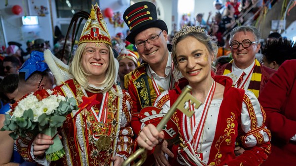 Velberter Rathaus wird zum Zirkuszelt: Karnevalisten übernehmen die Manege