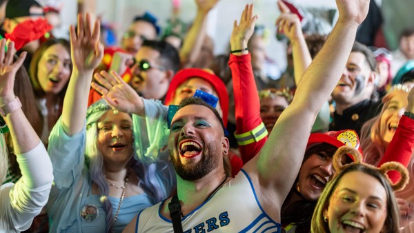 Karneval: Die 30 schönsten Bilder vom Altweiber-Rathaussturm in Velbert