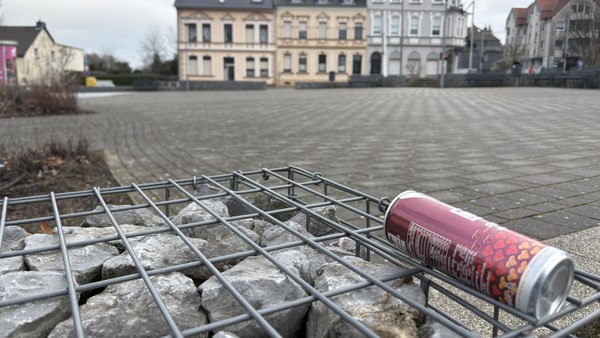 Hohenzollernplatz und Moltkeplatz in Velbert: Tristesse in Grau und Müll