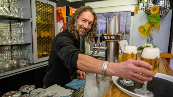 Velberts neue Kneipe mit Aussicht: Zum Bier gibt‘s Frikadellen vom Bio-Metzger