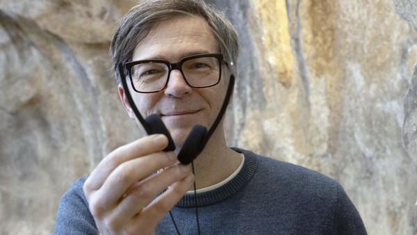 „Maus“-Experte Ralph Caspers führt Besucher durch das Neanderthal Museum