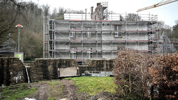Nach Brand des Schlosses: Stadt Velbert und Verein informieren vier Wochen lang