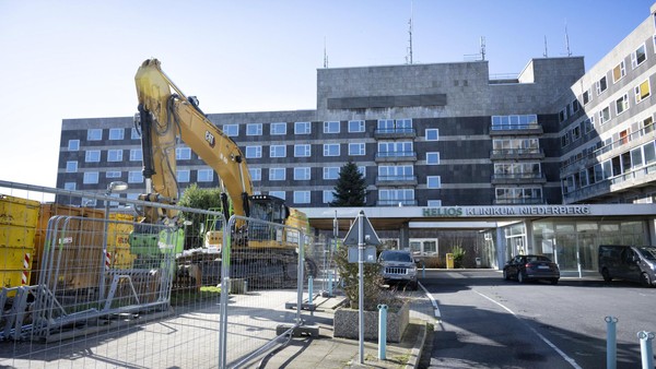 Altbau Helios Klinikum Niederberg: Nicht alle Gebäudeteile werden abgerissen