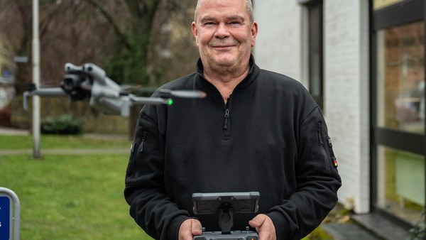 Drohnen schwirren rund ums Landhaus: Warum? Alle wollen Dronies machen