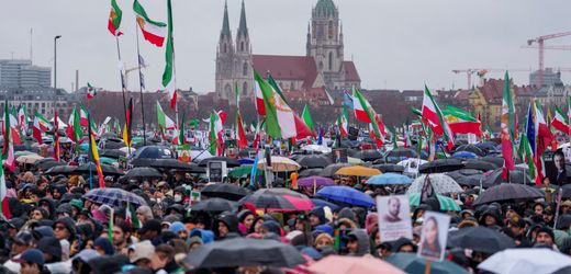 Demo in München: Iran bestellte deutschen Botschafter ein