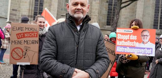 Klinikum Lippstadt: Teilerfolg für Chefarzt im Streit über Abtreibungsverbot