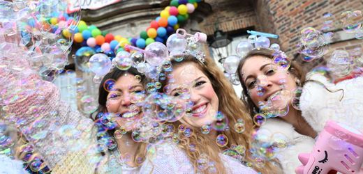 Karneval-Quiz: Wie gut kennen Sie sich mit Weiberfastnacht aus?