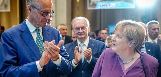 Das Merz-Lager rätselt: Will Merkel dem Kanzler beim CDU-Parteitag die Show stehlen?