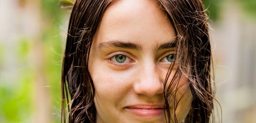 Erkältung: Wird man krank, wenn man mit nassen Haaren rausgeht?