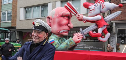 Rosenmontag: Jacques Tilly reagiert mit neuem Putin-Wagen auf Moskauer Prozess