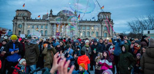 Kampf um die Demokratie: Was laut einer Analyse gegen eine autoritäre Regierung hilft
