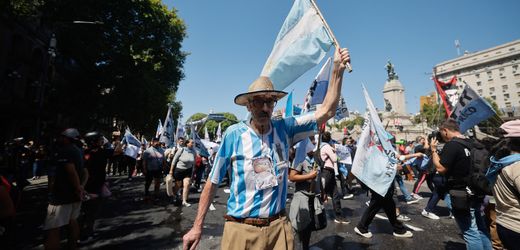 Argentinien: Kongress verabschiedet umstrittene Arbeitsmarktreform von Javier Milei