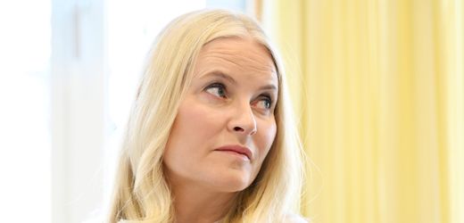 Mette-Marit: Norwegischen Kronprinzessin entschuldigt sich für Kontakt zu Jeffrey Epstein