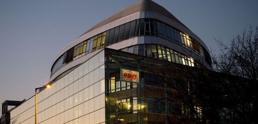 Berlin-Mitte: SEK nimmt bewaffneten Mann vor CDU-Zentrale fest