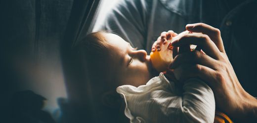 Warum Nestlé und Danone Babynahrung zurückrufen – und was Eltern jetzt tun sollten