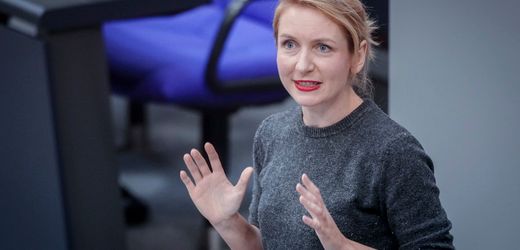 Ines Schwerdtner: Linkenchefin empört über Vorschlag zur Streichung von Zahnarztleistungen