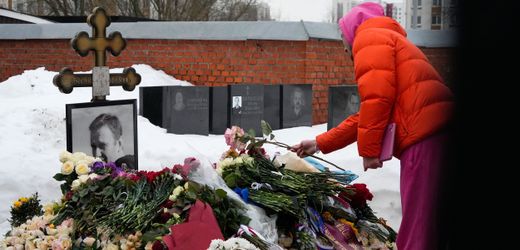Alexej Nawalny – Todestag: »Wer heute zum Friedhof kommt, braucht Mut«