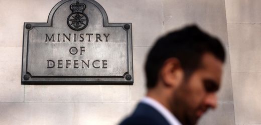 Jeffrey Epstein soll womöglich Air-Force-Flugplätze für Mädchenschmuggel genutzt haben