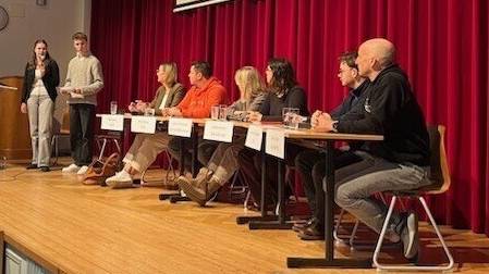 Demokratie-Projekt am Adolfinum: Gymnasiasten diskutieren mit Lokalpolitikern