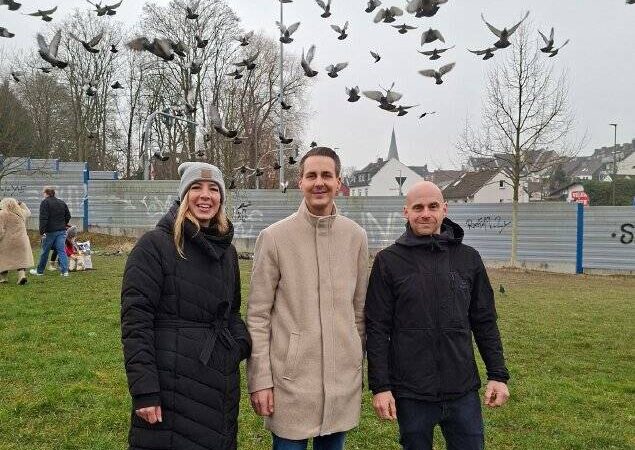 Für mehr Tierwohl in Mettmann: Die „Friedensfedern“ füttern nun die Tauben