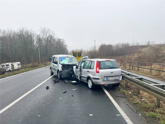 Unfall in Heiligenhaus: Sekundenschlaf: Schwerverletzte nach Zusammenstoß