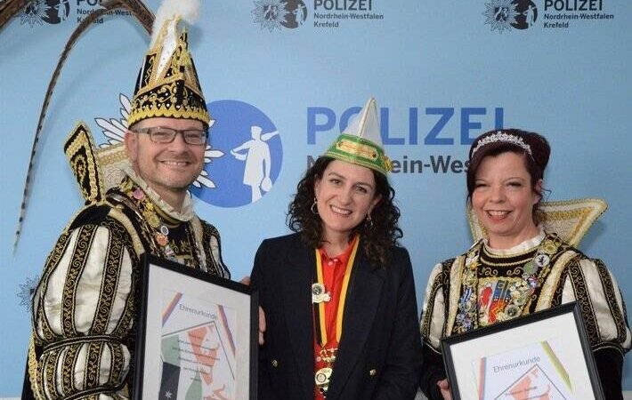 Vor Rosenmontag: Krefelds Prinzenpaar ist zu Gast bei der Polizei