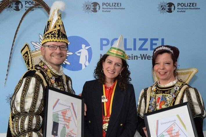 Vor Rosenmontag: Krefelds Prinzenpaar ist zu Gast bei der Polizei