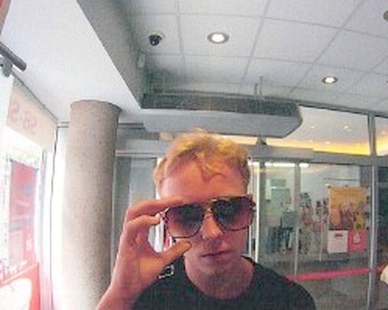 Taten in Düsseldorf: Die Polizei sucht diesen Mann nach Trick-Betrügereien