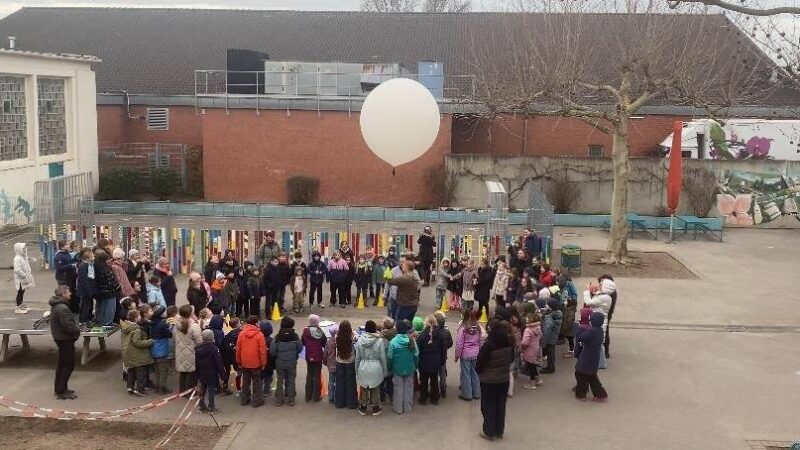 Stratonauten-AG aus Dormagen: Grundschüler schicken Ballon bis 33.226 Meter