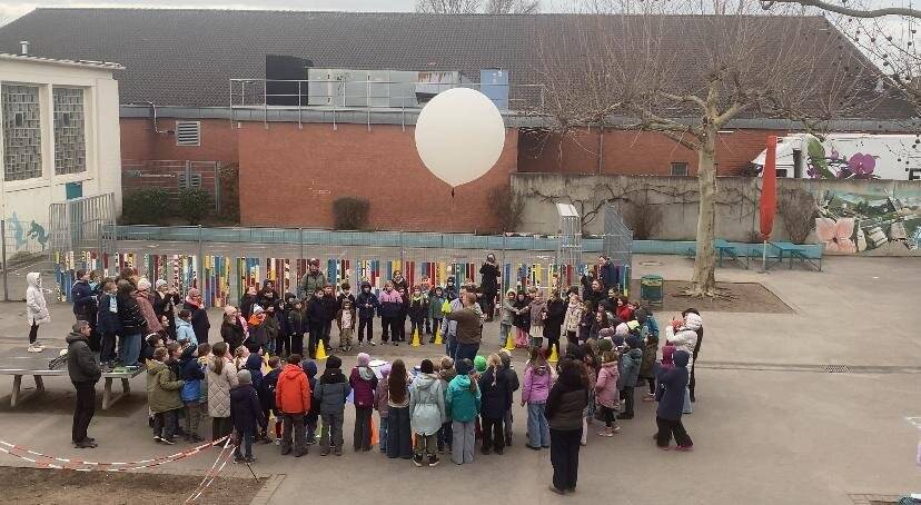 Stratonauten-AG aus Dormagen: Grundschüler schicken Ballon bis 33.226 Meter