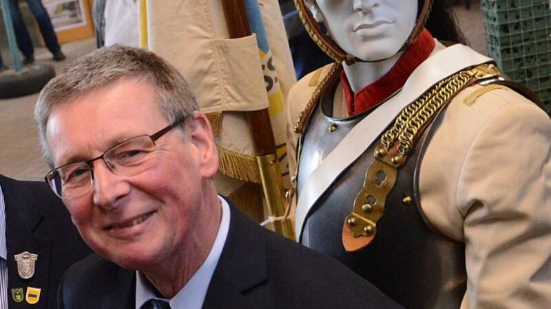 Neuer Präsident für Schützen in Uedesheim: Schützenkönig stiftet einen „Fahnenwald“