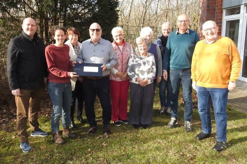 Über die Stiftung finanziert: „Jetzt Weeze“ spendet Notebook an den Seniorenbeirat