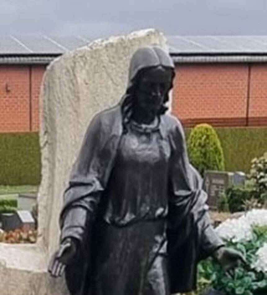 Metallklau auf Friedhöfen im Kreis Kleve: Diebe schleifen lebensgroßen Jesus vom Grab zum Auto