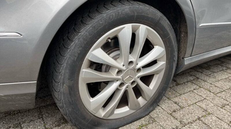 Kriminalität in Monheim: Reifen an acht Autos im Berliner Viertel zerstochen