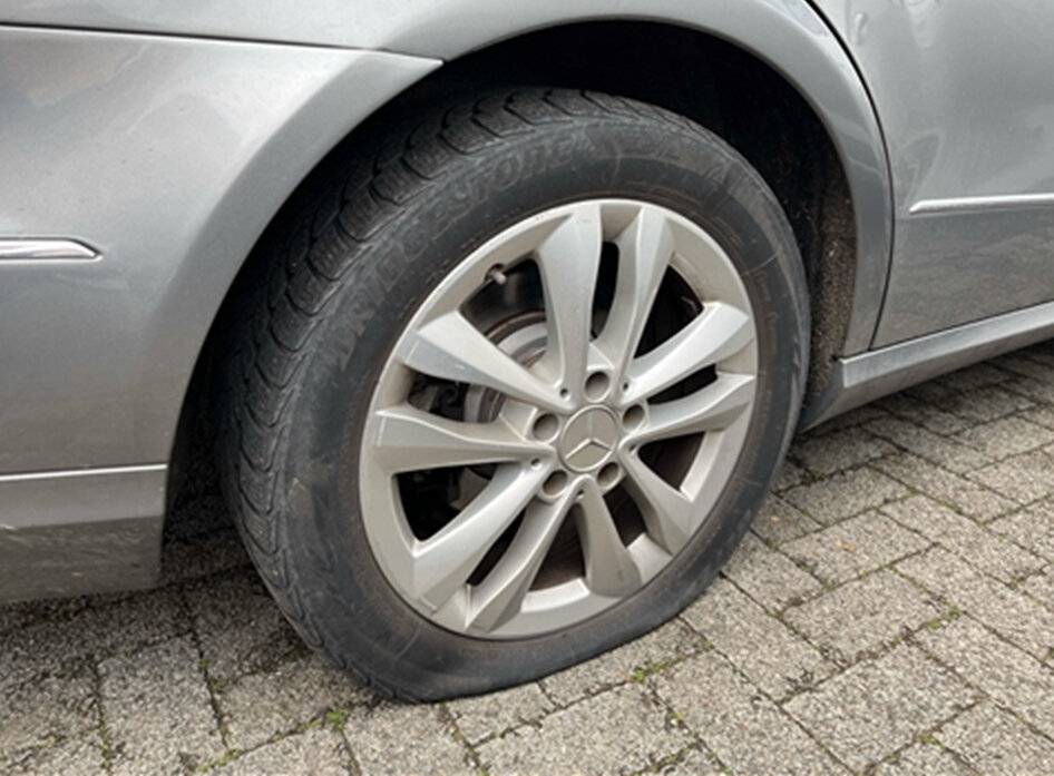 Kriminalität in Monheim: Reifen an acht Autos im Berliner Viertel zerstochen