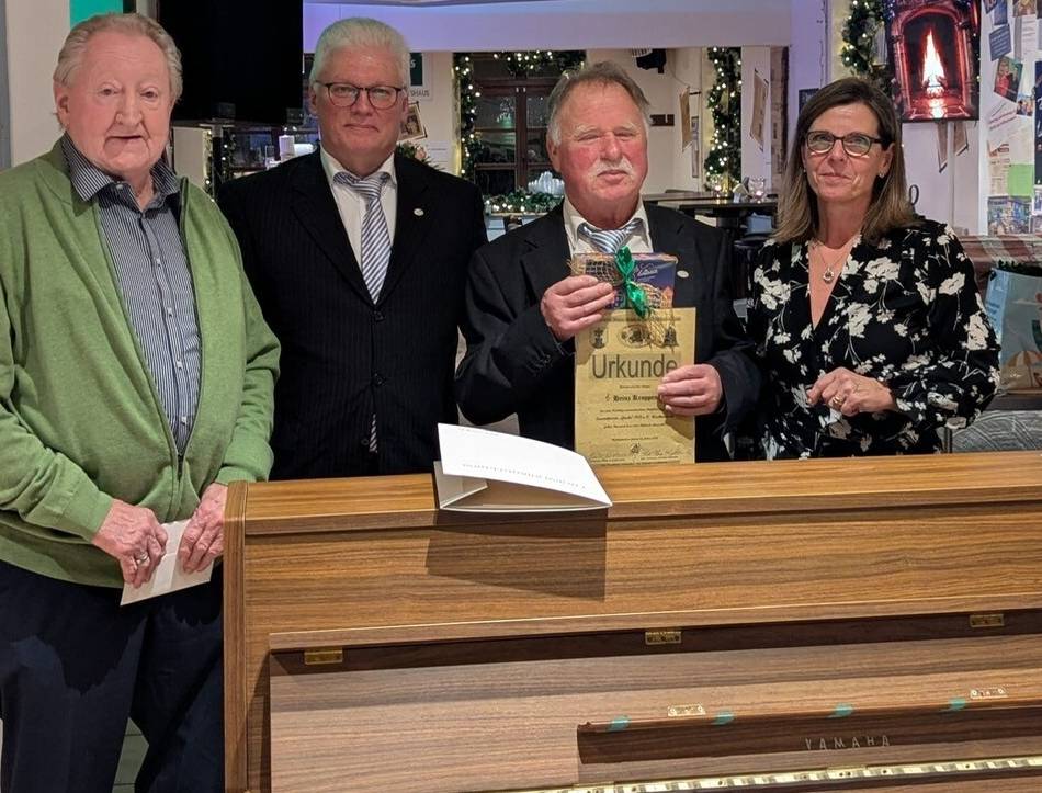 Familienabend der Chorgemeinschaft WaWaKerk: Rückblick und Ehrungen für langjährige Sänger