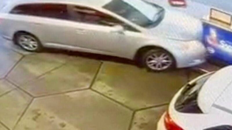 An der Tiergartenstraße: Niederländer rammt Zapfsäule an Tankstelle in Kleve