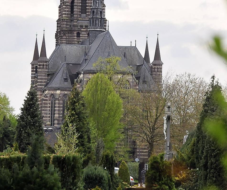 St.-Michael-Kirche in Schwalmtal: Beleuchtung für das Cäcilienfenster