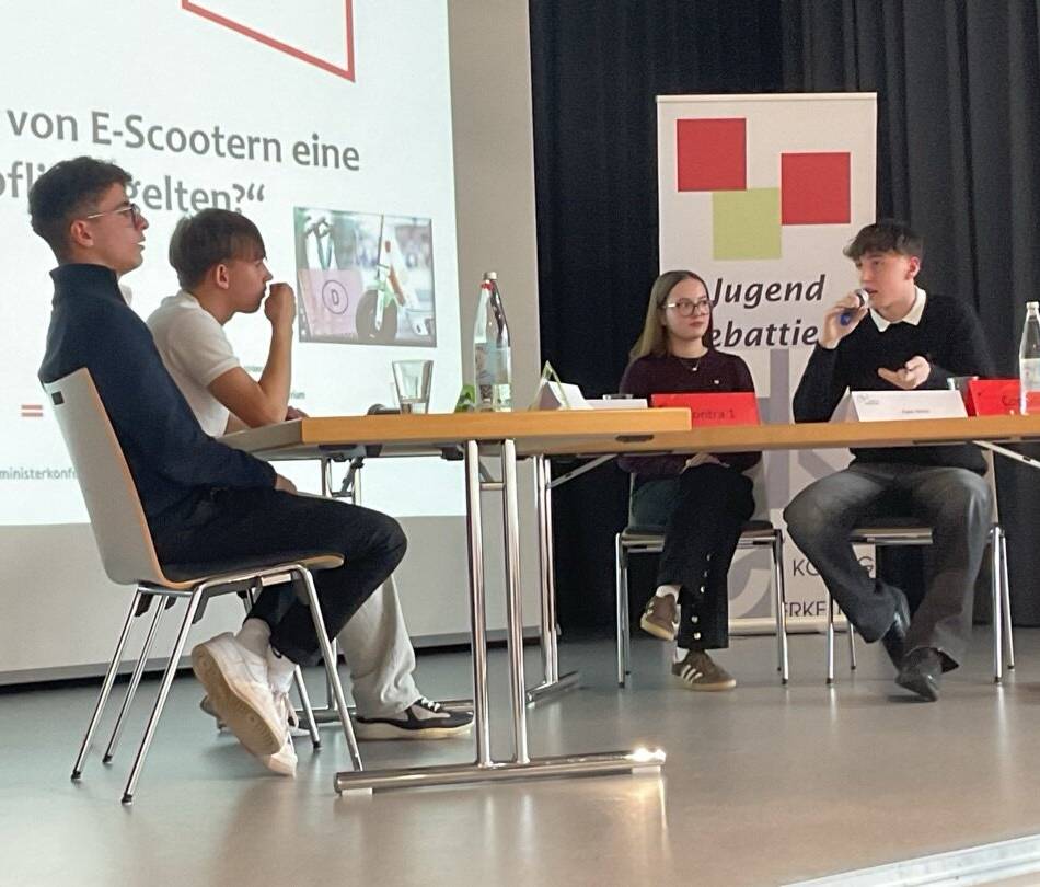 Streiten lernen am Berufskolleg Erkelenz: Schülerinnen und Schüler zeigen bei „Jugend debattiert” eine respektvolle Debattenkultur