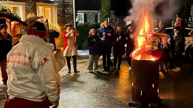 Karneval 2026 in Wermelskirchen: Jecker Abschied im Feuerschein