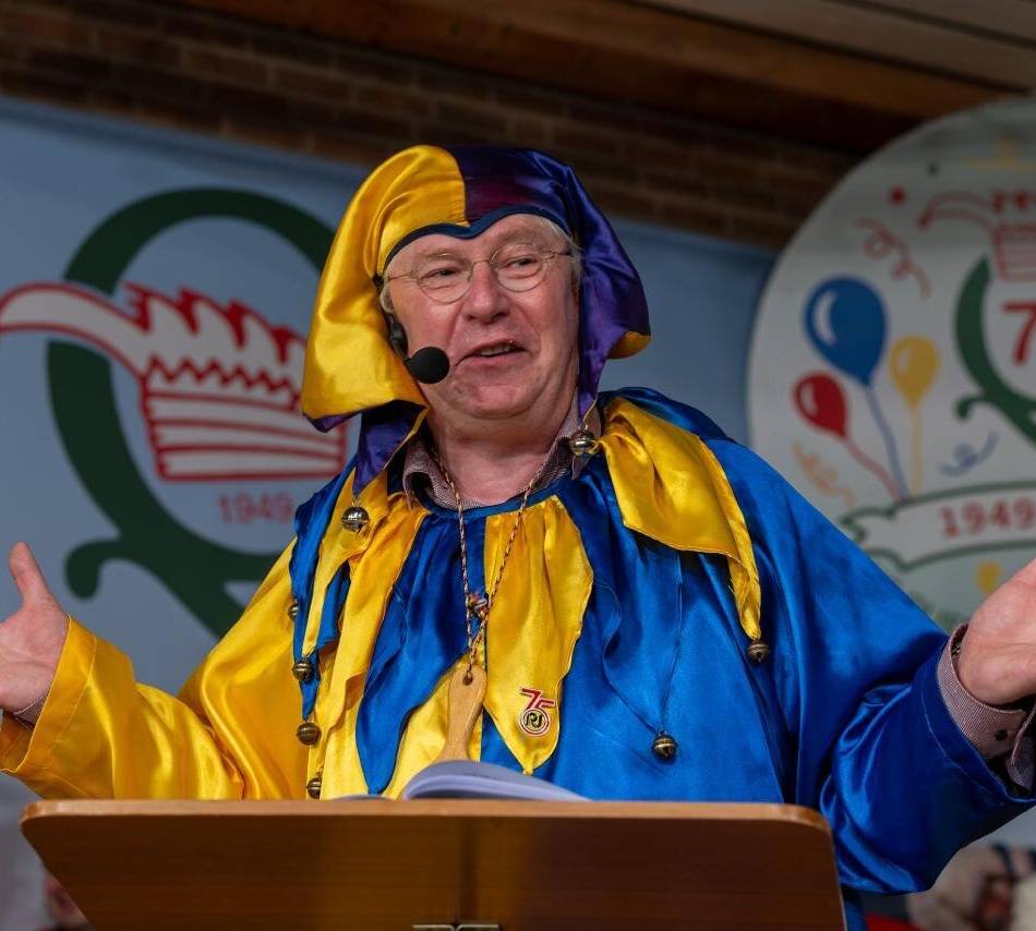 Pfarrer in der Bütt: Jubiläum der Queekespiere mit Herz und Heimatliebe