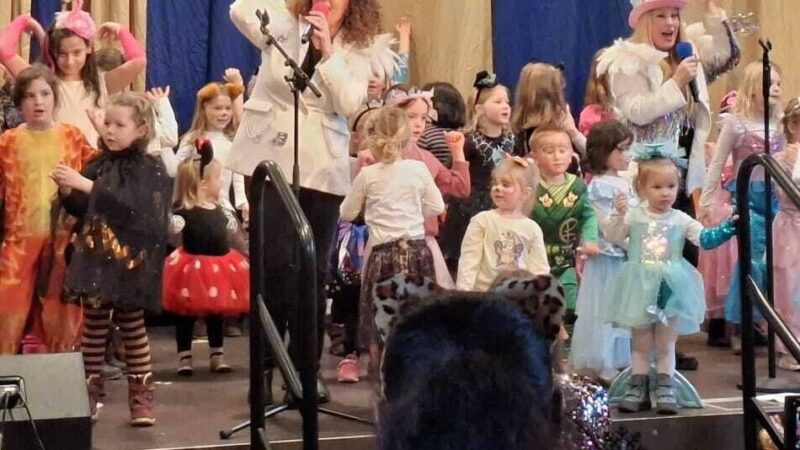 Brauchtum in Monheim: Fröhlicher Kinderkarneval des BAB begeistert Baumberg