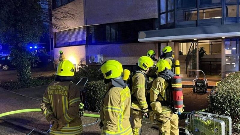 Einsatz in Lintorf : Feuerwehr löscht Brand 
in Teeküche