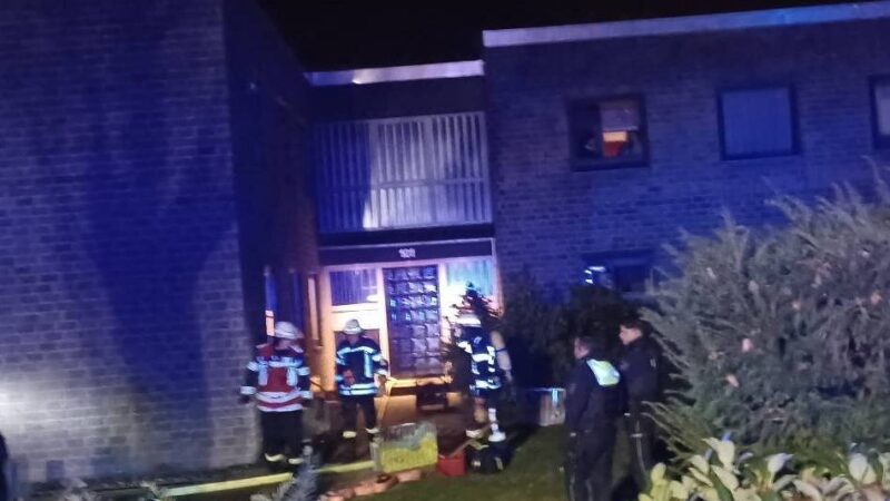 Großeinsatz im Kaarster Westen: Feuerwehr löscht Kellerbrand an Theodor-Heuss-Straße