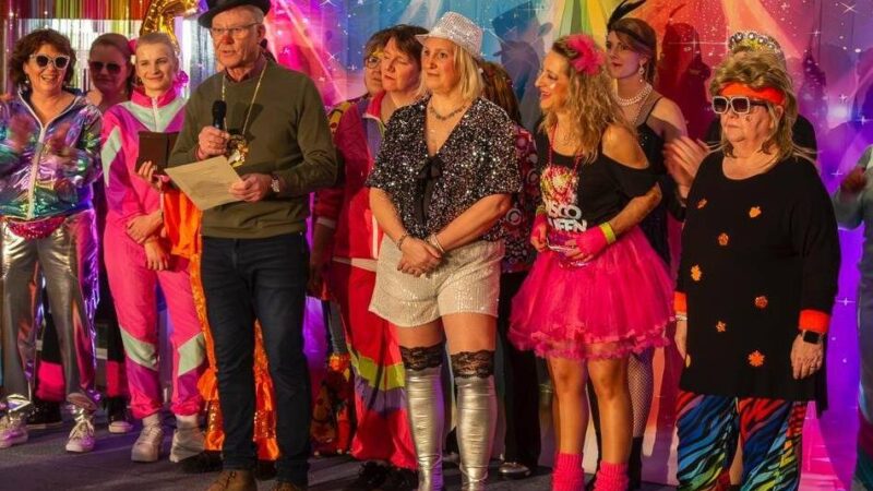 Karneval in Grefrath: Kfd überreicht bei Frauensitzung Rekordspende