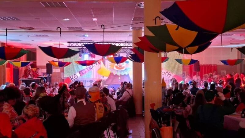 Karneval in Meerbusch: Sitzungen der KG Fettnäpke begeistern mehr als 300 Gäste