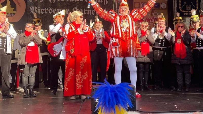 Viertes Biwak des Festausschusses: Viersener Narren feiern auf dem Remigiusplatz